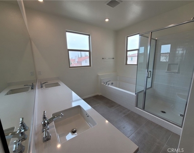 1956 S Hartford Place - Photo Thumbnail 12