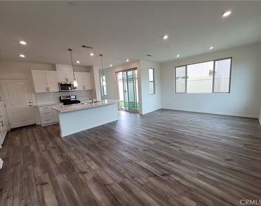 1956 S Hartford Place - Photo Thumbnail 3