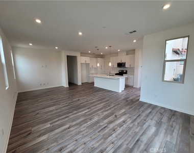 1956 S Hartford Place - Photo Thumbnail 4