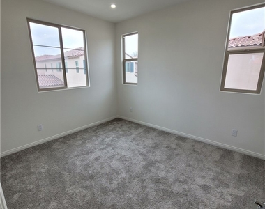 1956 S Hartford Place - Photo Thumbnail 17
