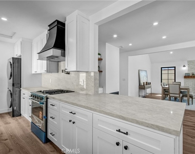 1252 Cordova - Photo Thumbnail 12