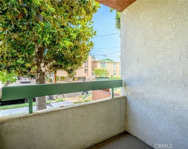 1142 Stanley Avenue - Photo Thumbnail 6