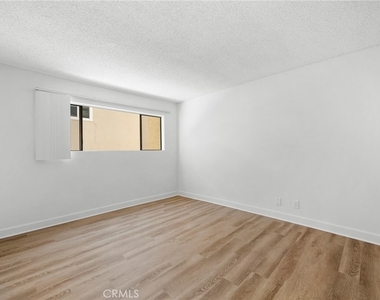 1142 Stanley Avenue - Photo Thumbnail 12