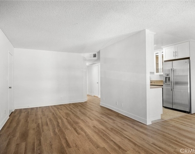 1142 Stanley Avenue - Photo Thumbnail 3
