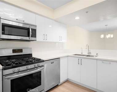 918 E Harvard Street - Photo Thumbnail 8