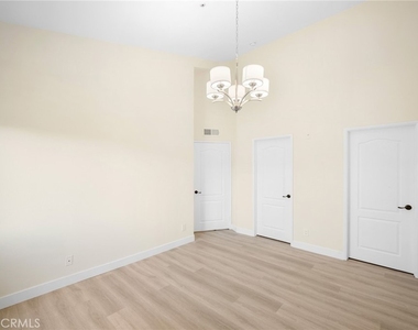 918 E Harvard Street - Photo Thumbnail 27