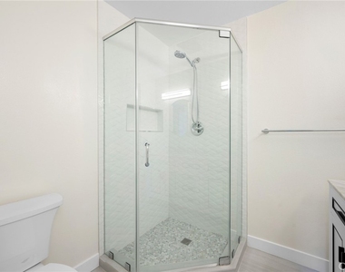 918 E Harvard Street - Photo Thumbnail 12