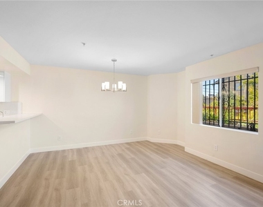 918 E Harvard Street - Photo Thumbnail 4
