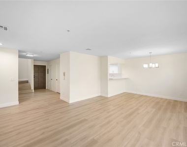 918 E Harvard Street - Photo Thumbnail 3