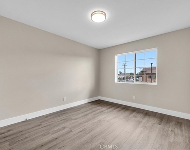 16385 Valencia Avenue - Photo Thumbnail 26