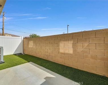 16385 Valencia Avenue - Photo Thumbnail 12