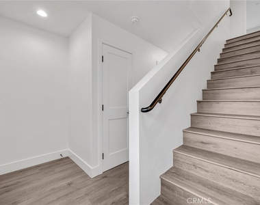 16385 Valencia Avenue - Photo Thumbnail 3