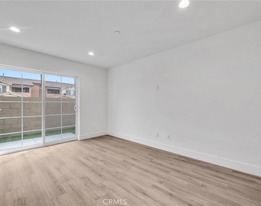 16385 Valencia Avenue - Photo Thumbnail 11
