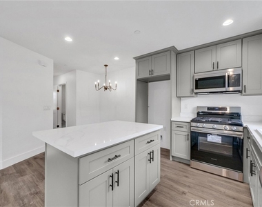 16385 Valencia Avenue - Photo Thumbnail 6