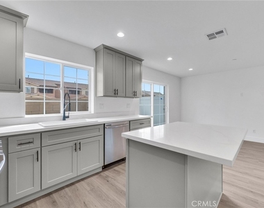 16385 Valencia Avenue - Photo Thumbnail 9
