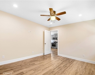 1913 N Vallejo Way - Photo Thumbnail 11