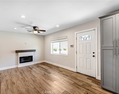 1913 N Vallejo Way - Photo Thumbnail 2