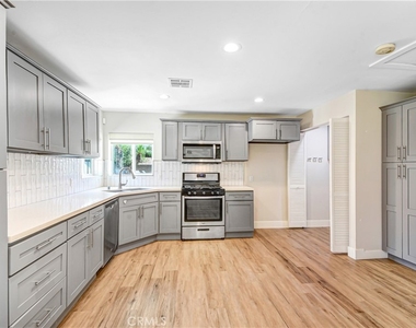 1913 N Vallejo Way - Photo Thumbnail 10