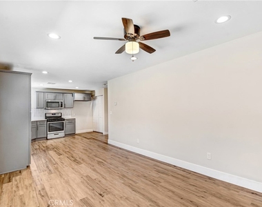 1913 N Vallejo Way - Photo Thumbnail 3