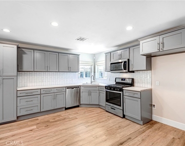 1913 N Vallejo Way - Photo Thumbnail 5