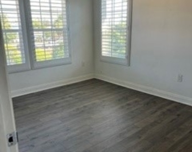 1473 S Rebecca Street S - Photo Thumbnail 9