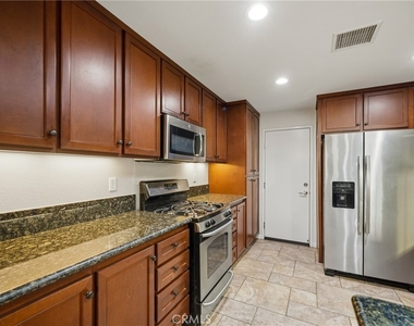 12422 Benton Drive - Photo Thumbnail 10