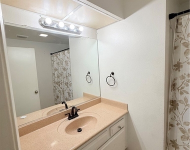 5948 Quiroz - Photo Thumbnail 20
