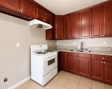 16773 Randall Avenue - Photo Thumbnail 4