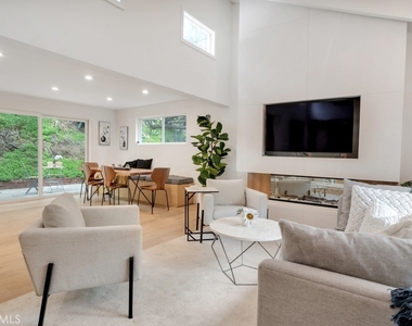 850 Country Club Drive - Photo Thumbnail 5