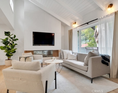 850 Country Club Drive - Photo Thumbnail 4