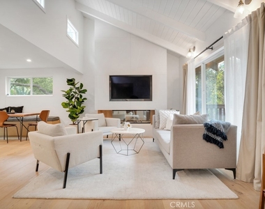 850 Country Club Drive - Photo Thumbnail 3