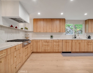 850 Country Club Drive - Photo Thumbnail 12