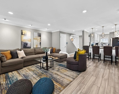 4125 Amberwood Cir - Photo Thumbnail 3