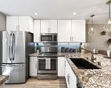 4125 Amberwood Cir - Photo Thumbnail 1