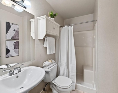 4125 Amberwood Cir - Photo Thumbnail 10