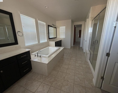 575 W Strauss Dr - Photo Thumbnail 4