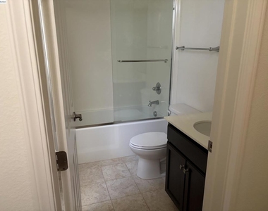 575 W Strauss Dr - Photo Thumbnail 3