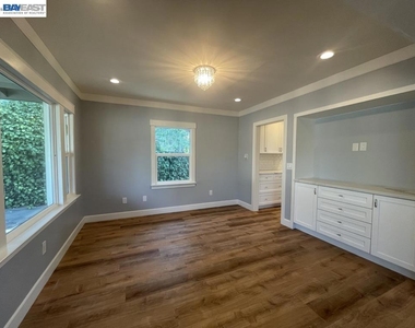 2593 East Ave - Photo Thumbnail 8