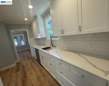 2593 East Ave - Photo Thumbnail 11