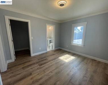 2593 East Ave - Photo Thumbnail 14