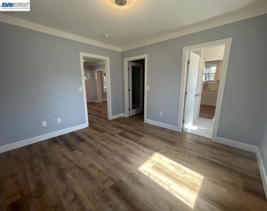 2593 East Ave - Photo Thumbnail 15
