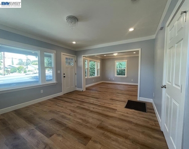 2593 East Ave - Photo Thumbnail 7
