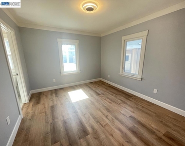 2593 East Ave - Photo Thumbnail 13