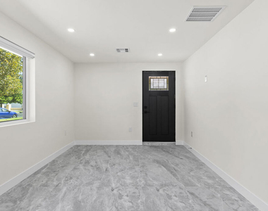 16042 Knapp Street - Photo Thumbnail 5