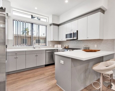 1458 Butler Avenue - Photo Thumbnail 4
