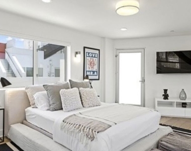 616 N Croft Avenue - Photo Thumbnail 6