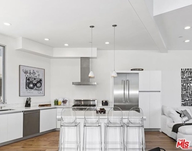 616 N Croft Avenue - Photo Thumbnail 2