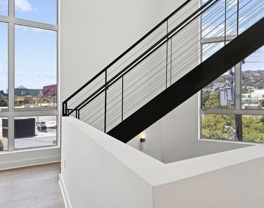 616 N Croft Avenue - Photo Thumbnail 5