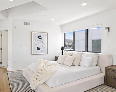 616 N Croft Avenue - Photo Thumbnail 9