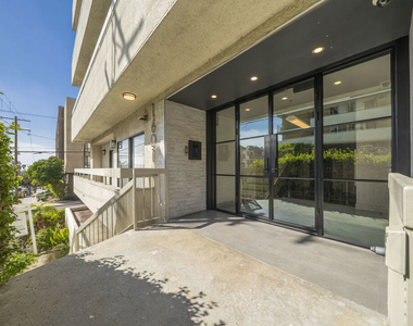 1601 N Fuller Avenue - Photo Thumbnail 3